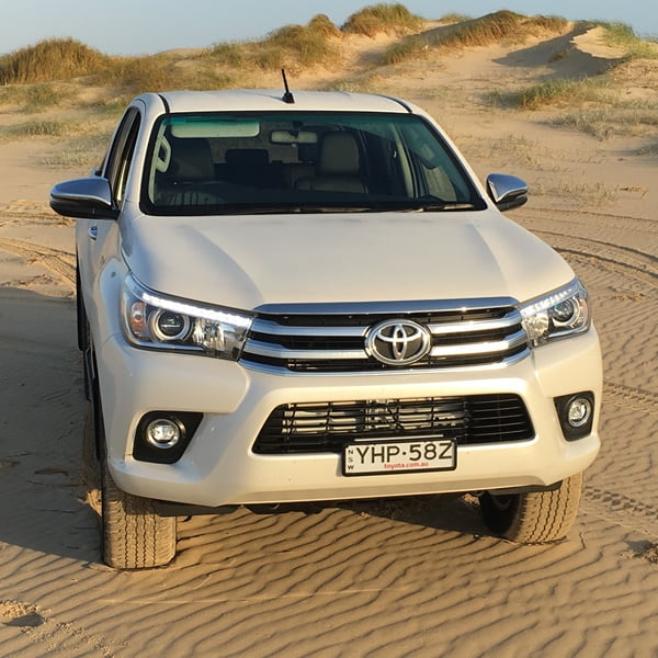 2018 Toyota Hilux SR5 f