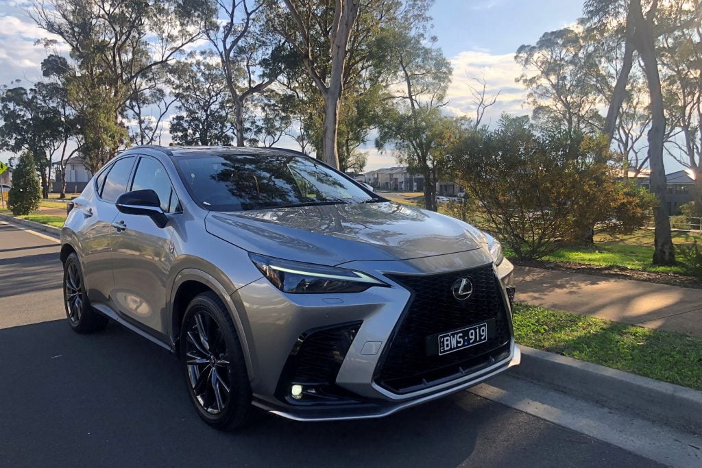 2022 Lexus NX 450h + front qtr