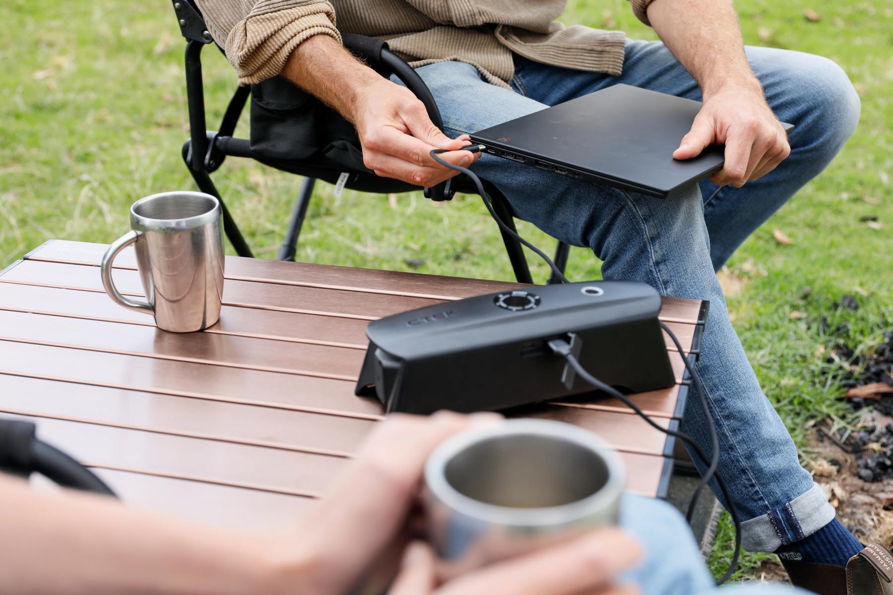 CTEK CS FREE – portable power bank for camping