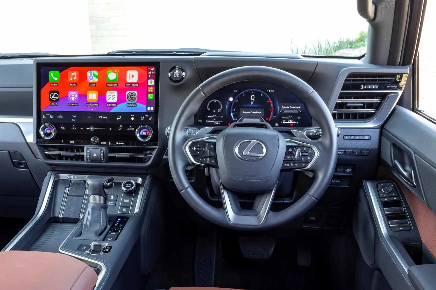 Lexus GX 550 sport luxury interior central screen 1