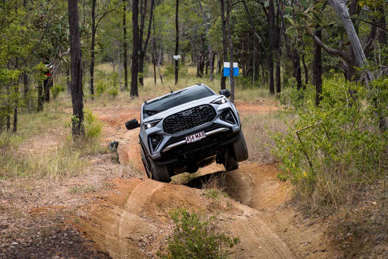 2025 Isuzu MU-X X-TERRAIN - wheel lift on track 1