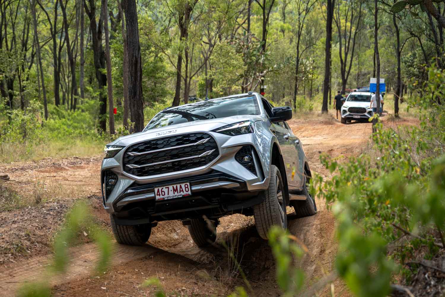 2025 Isuzu MU-X X-TERRAIN - wheel lift on track 5