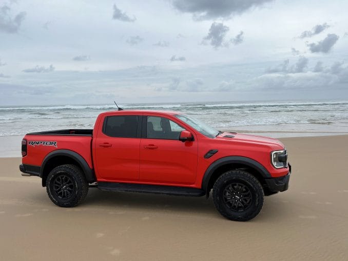 Ford-Ranger-Raptor-2023-profile