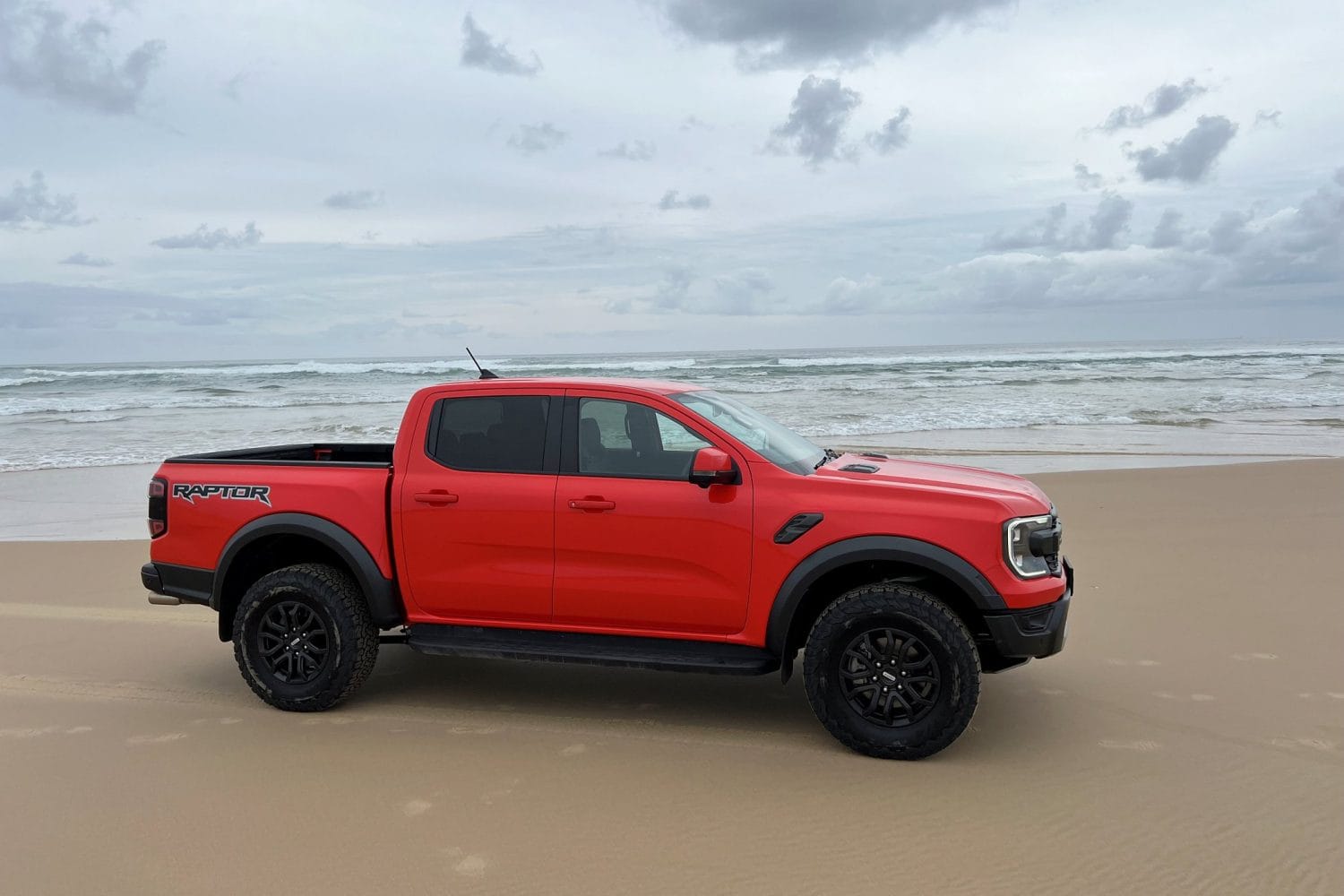 Ford-Ranger-Raptor-2023-profile